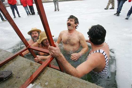 Otuilci vyzkoueli vodu na Cimrmanov plái v Mlékosrbech