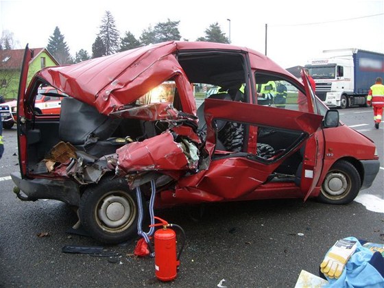 Citroen Jumpy po nehod u Tebechovic pod Orebem