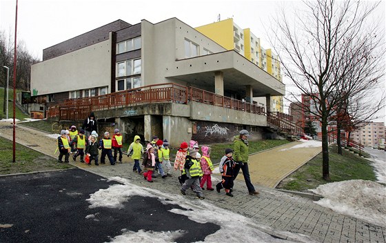 Bývalý kulturní dm na chebském sídliti Zlatý Vrch ml ped asem slouit jako nízkoprahové centrum. I pes slíbenou dotaci msto nesehnalo potebnou sumu penz.