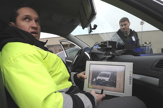 Policisté v Moravskoslezském kraji dostali nové, chytejí radary. (19. 1. 2011)