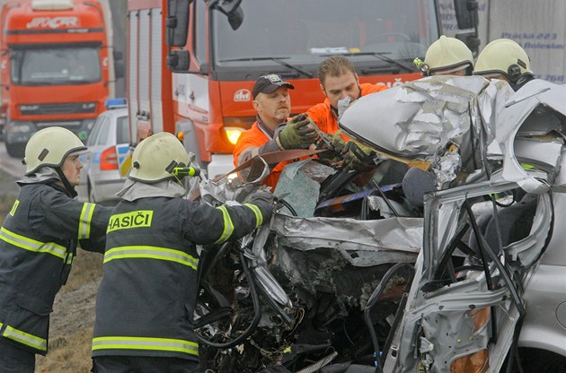 Tragickou nehodu mezi Netebicemi a Veleínem nepeil idi Toyoty. 