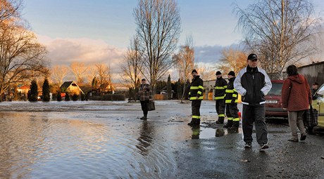 V Lounech se vylila rozvodnn eka Ohe. (17. ledna 2011)