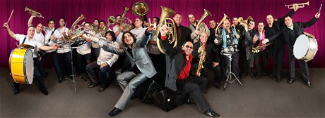 astnci Balkan Brass Battle: Fanfare Ciocarlia a Boban i Marko Markovi Orkestar