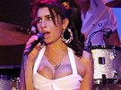 Amy Winehouse pi koncert v Brazílii