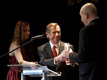 Ceny filmov kritiky 2010 - Vclav Havel pedv cenu Ondeji tindlovi