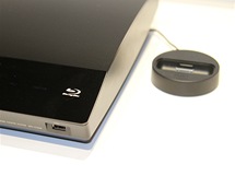CES 2011 - Sony domc 3D Blu-ray kino ovldateln iPadem