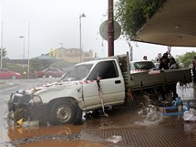 Bleskov povode ve mst Toowoomba pevracela auta (11. ledna 2010)