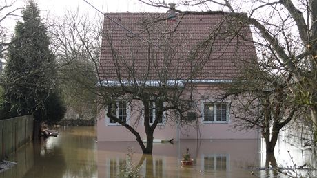 Rozvodnná Me zatopila  rodinné domy v Plzni Radicích
