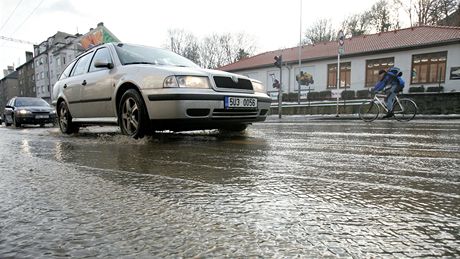 Voda na ulici u stadionu v Ústí nad Labem(14.1.2011)