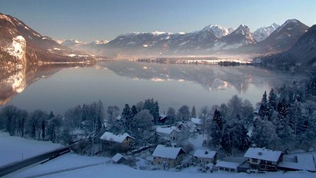 Jezero Wolfgangsee v zimě Jezero Wolfgangsee v zimě