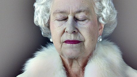Snímek britské královny Albty II. nazvaný Lehkost bytí od Chrise Levinea z...
