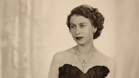 Snímek britské královny Albty II. od Dorothy Wildingové z roku 1952