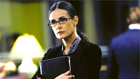 Demi Moore hraje ve filmu Margin Call společně s Kevinem Spaceym a Jeremy ronsem. Demi Moore hraje ve filmu Margin Call společně s Kevinem Spaceym a Jeremy ronsem.