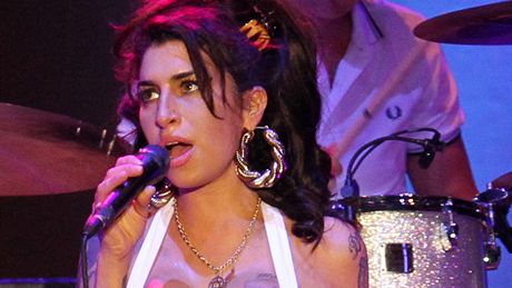 Amy Winehouse pi koncert v Brazílii