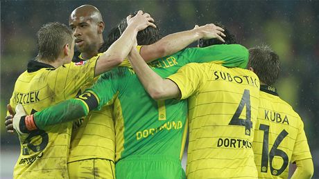 VÍEZSTVÍ. Hrái Borussie Dortmund se radují z vítzství, kterým navázali na výkony z podzimní ásti sezony.