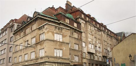 Squat na rohu ulic Apolináská a Na Slupi v Praze. (26. ledna 2011)