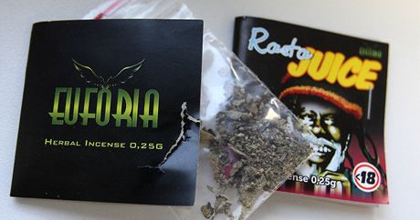 Nkteré z náhraek drog, které prodejci nabízí. Tyto byly k sehnání v Liberci.