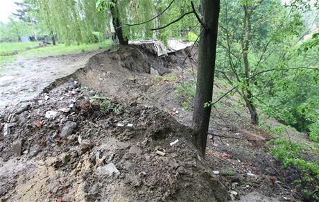 Lide na Jesenicku se stále bojí sesuv svah. Peníze na jejich zabezpeení dorazily a nyní a v mnohem mení ne poadované výi. Ilustraní foto