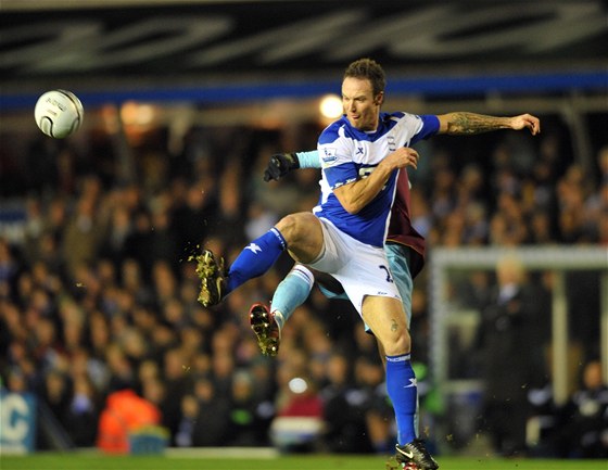 Martin Jiránek v pohárovém souboji Birminghamu s West Hamem. Anglii vak opoutí.