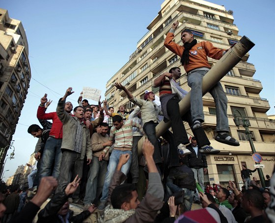 Demonstranti v egyptské Káhie