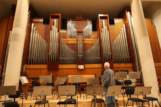 Hradecká filharmonie si na své varhany jet poká. Na ilustraním snímku varhany Filharmonie Bohuslava Martin ve Zlín.