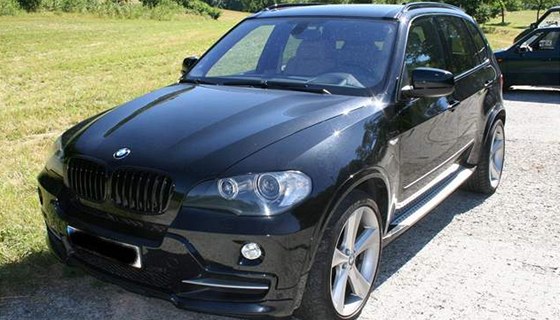 Organizovanou skupinu zlodj luxusních vozidel BMW typ X5 a X6 zadreli zlíntí policisté.