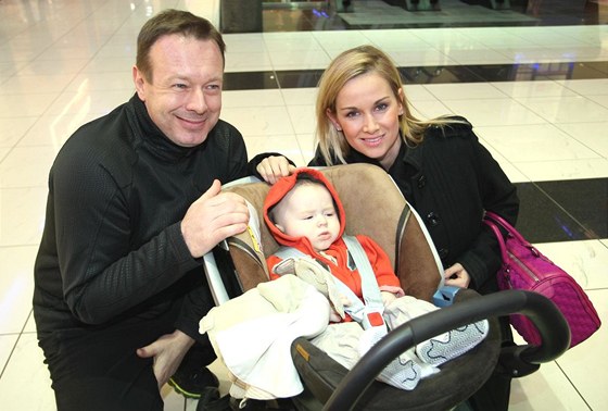 Michal Dvoák a Lucie Kvasnicová s plroním synem Michalem