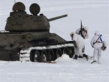 U Nov Vsi na Jablonecku se uskutenila rekonstrukce historick bitvy druh svtov vlky na hranici Finska se Sovtskm svazem. (22. leden 2011)