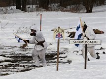 U Nov Vsi na Jablonecku se uskutenila rekonstrukce historick bitvy druh svtov vlky na hranici Finska se Sovtskm svazem. (22. leden 2011)