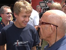 V rmci podniku Ennstal Classic se Moss setkal se Sebastianem Vettelem, kter k velkmu mistrovi pistoupil s nleitm respektem.
