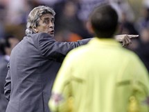 VYLOUEN. Manuel Pellegrini, kou fotbalist Malagy, se na sud roziloval a pli.