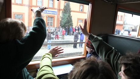 Jemnick radnice by rda vzksila eleznin dopravu do Moravskch Budjovic. Na tra, kter byla ke konci loskho roku zruena, se po necelm msci vrtil vlak. (22. leden 2011)