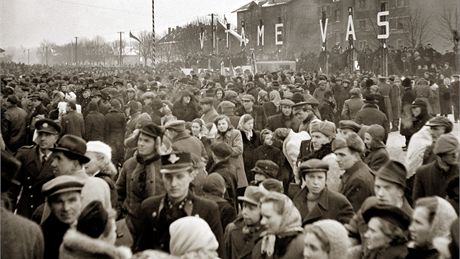 První vlak s Volyňskými Čechy, kteří se po válce vraceli ze SSSR, přijel 8. února 1947 na nádraží do Žatce. První vlak s Volyňskými Čechy, kteří se po válce vraceli ze SSSR, přijel 8. února 1947 na nádraží do Žatce.