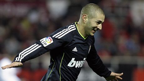 Karem Benzema z Realu Madrid v semifinále Španělského poháru proti FC Sevilla. Karem Benzema z Realu Madrid v semifinále Španělského poháru proti FC Sevilla.