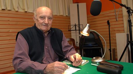 Josef Somr načetl fejetony Františka Nepila z knihy Proč jsem nechodil na Alexandrovce Josef Somr načetl fejetony Františka Nepila z knihy Proč jsem nechodil na Alexandrovce