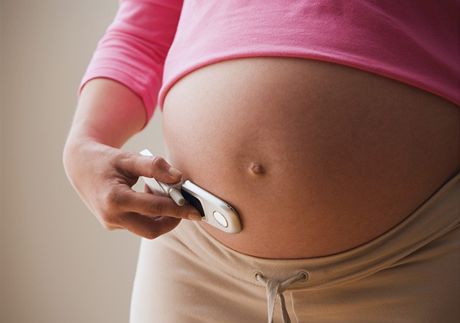 Mobilní telefon nenoste v thotenství v blízkosti bíka, radí vdci (ilustraní fotografie)