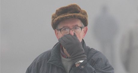 Obyvatelé hlavn velkých mst stední Moravy trápí u tetí den smog. Mnoství polétavého prachu ve vzduchu u pekrauje limity více ne dvojnásobn. (Ilustraní snímek)