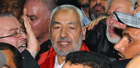 Vdce islamistické opozice Raíd Ghannúí krátce po píletu do Tuniska (30. ledna 2011)