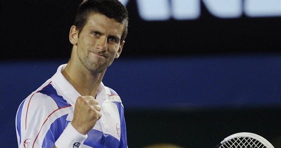 Novak Djokovi ml ve finále Australian Open hodn dvod k radostnému gestu. Vyhrál ve tech setech.