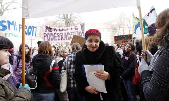 Radní Jana Pernicová na demonstraci student