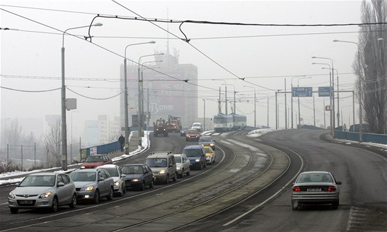 Ostrava chce v dob smogu omezit vjezd automobil do centra msta.