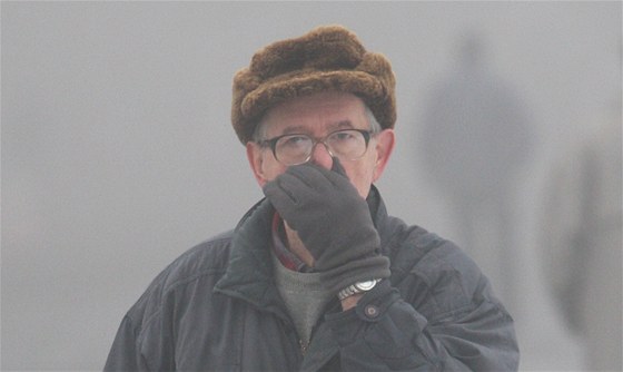 Stedoechy trápí smog, meteorologové varují zejména starí lidi, aby zstali doma. (Ilustraní snímek)