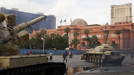 Centrum Káhiry obsadila armáda