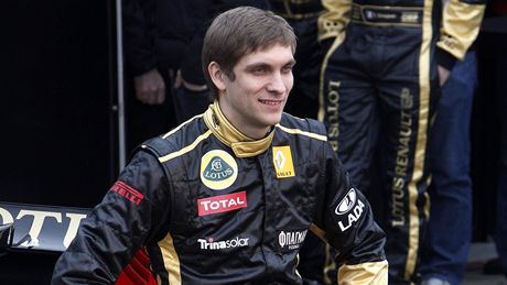 Vitalij Petrov při představení nového monopostu týmu Lotus Renault GP. Vitalij Petrov při představení nového monopostu týmu Lotus Renault GP.