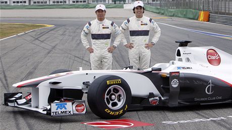 Kamuj Kobajaiho (vlevo) a Sergio Pérez ve Valencii pi pedstavení nového monopostu týmu Sauber.