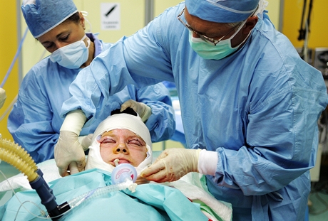 Plastick operace oblieje Medicom VIP - kompresn obvazy v konen fzi operace