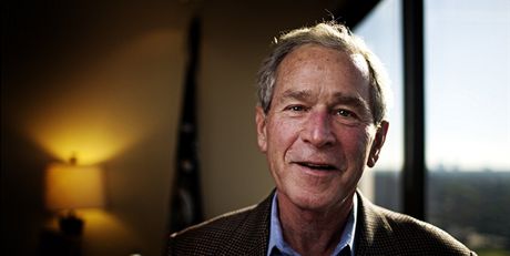 George W. Bush ve své kancelái v Dallasu (8. listopadu 2010)