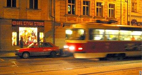 Poet cestujících v noních tramvajích klesl. tvrtina lidí toti vyuívá prodlouený provoz metra. Ilustraní foto