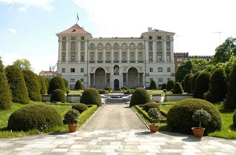 V roce 2006 utratil ernínský palác za rekonstrukce více ne pl miliardy korun.