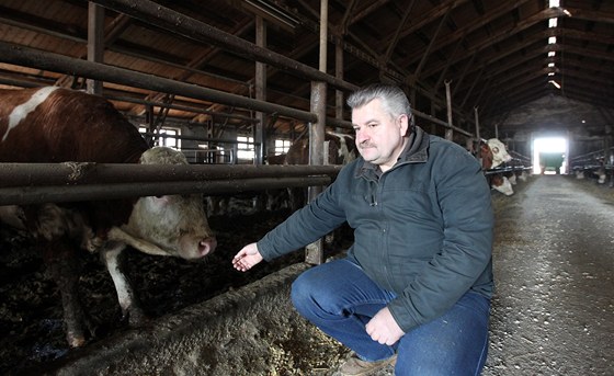 Petr Zgarba v dob, kdy nebyl poslancem, dohlíí na chod své farmy. A mimo jiné pobíral tdrý plat od D Cargo za studie, které ani nestihl odevzdat.